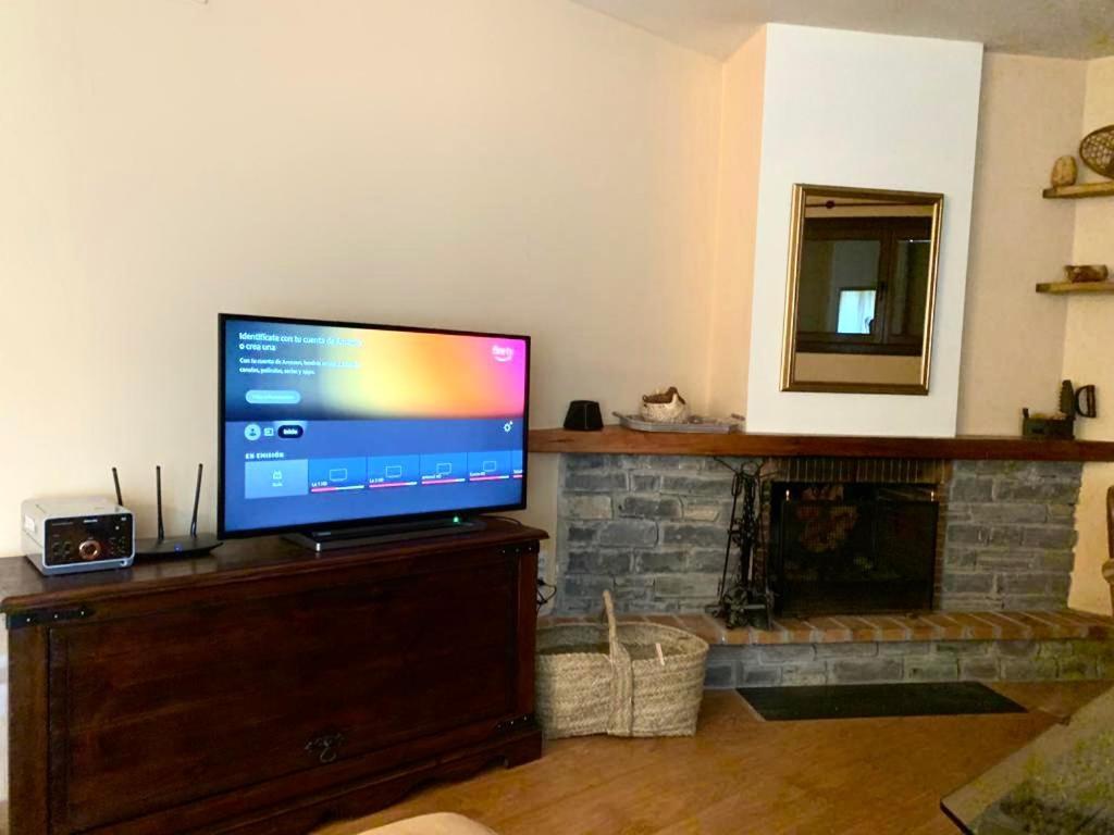 Apartament De La Vall Ferrera - L'Amfitriona Areu Dış mekan fotoğraf